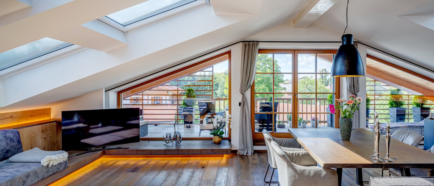 アティック・フラット（屋根裏） Holzkirchen 02 リビングエリア 13582