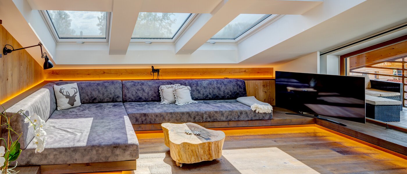 アティック・フラット（屋根裏） Holzkirchen 03 リビングエリア 13582