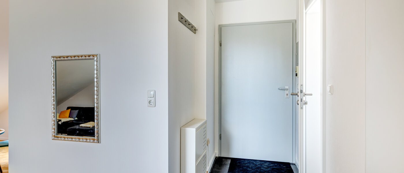 アティック・フラット（屋根裏） München Waldtrudering 01 玄関入り口 13621