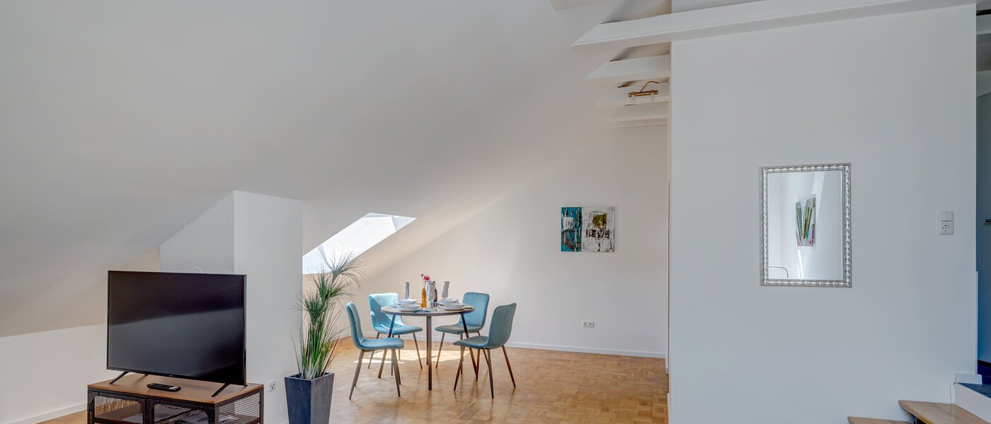 アティック・フラット（屋根裏） München Waldtrudering 02 リビングエリア 13621