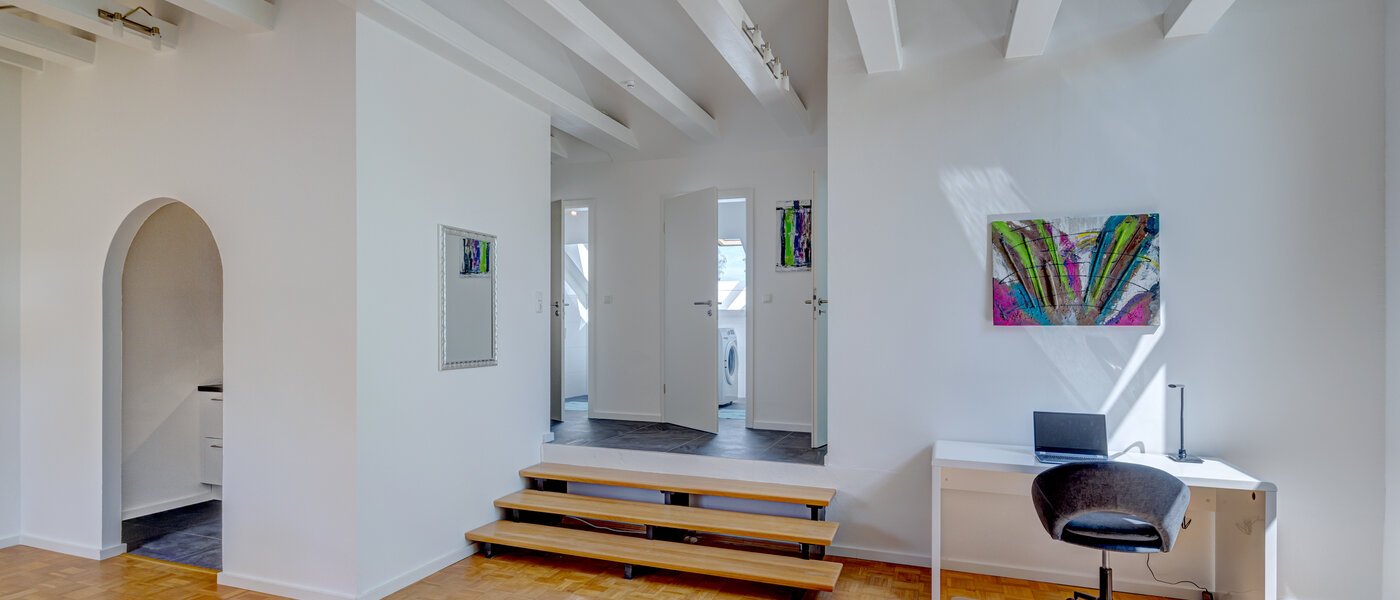 アティック・フラット（屋根裏） München Waldtrudering 03 リビングエリア 13621