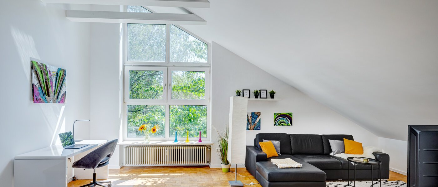 アティック・フラット（屋根裏） München Waldtrudering 04 リビングエリア 13621