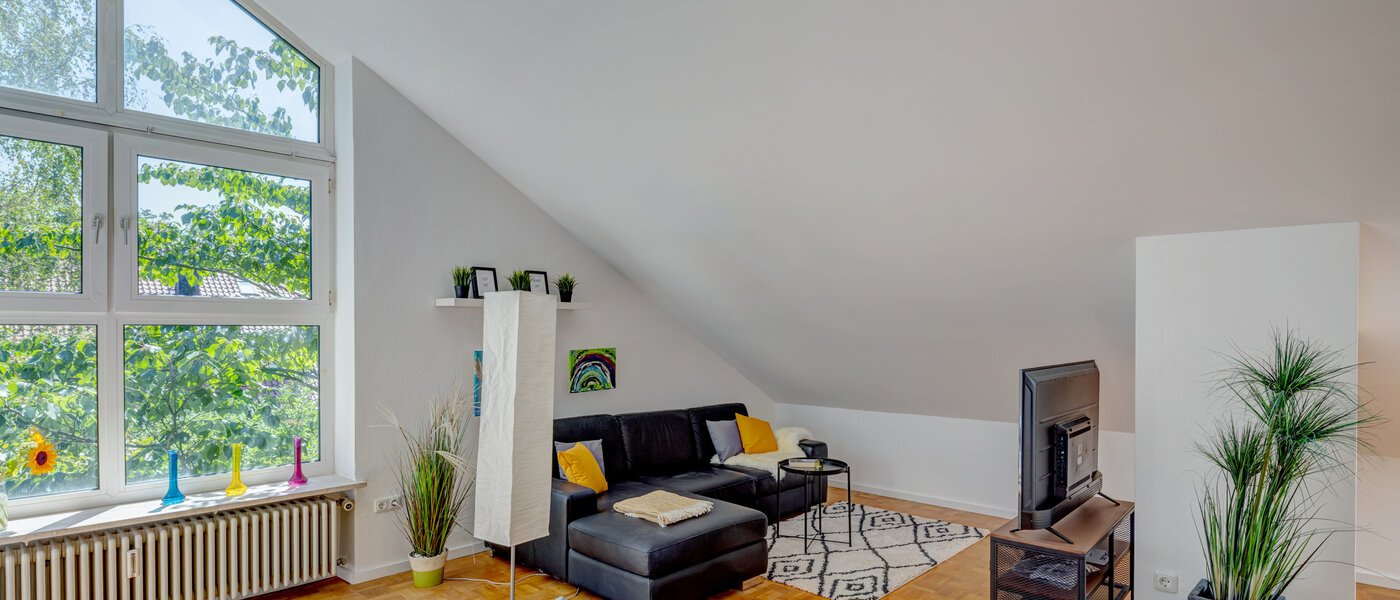 アティック・フラット（屋根裏） München Waldtrudering 05 リビングエリア 13621