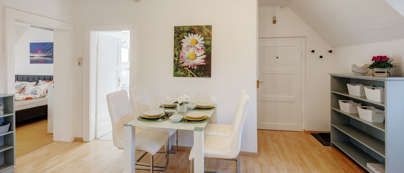 アティック・フラット（屋根裏） München Nymphenburg 01 玄関入り口 13654