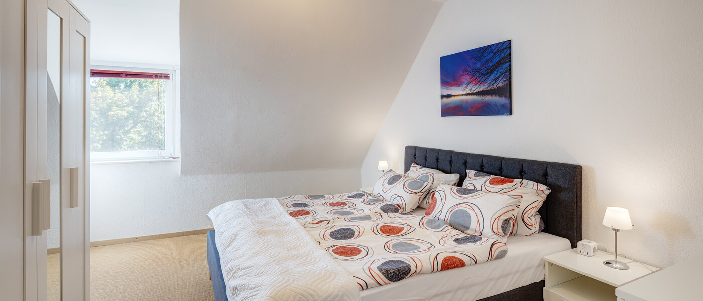 アティック・フラット（屋根裏） München Nymphenburg 01 寝室 13654