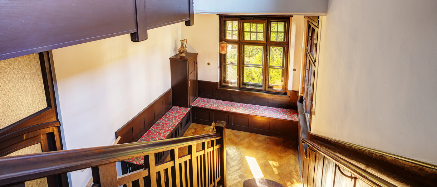 アティック・フラット（屋根裏） München Nymphenburg 01 階段 13654