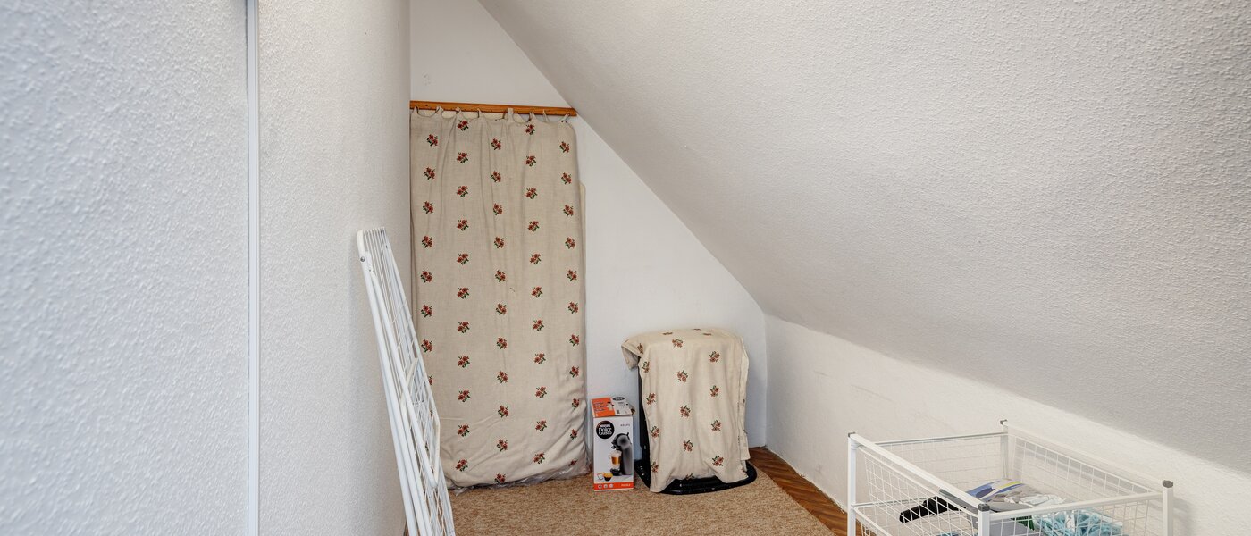 アティック・フラット（屋根裏） München Nymphenburg 01 貯蔵室 13654