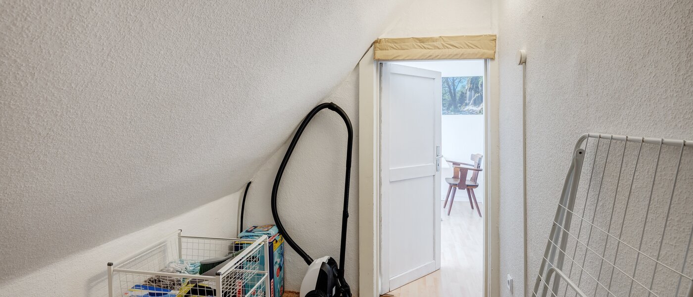 アティック・フラット（屋根裏） München Nymphenburg 02 貯蔵室 13654