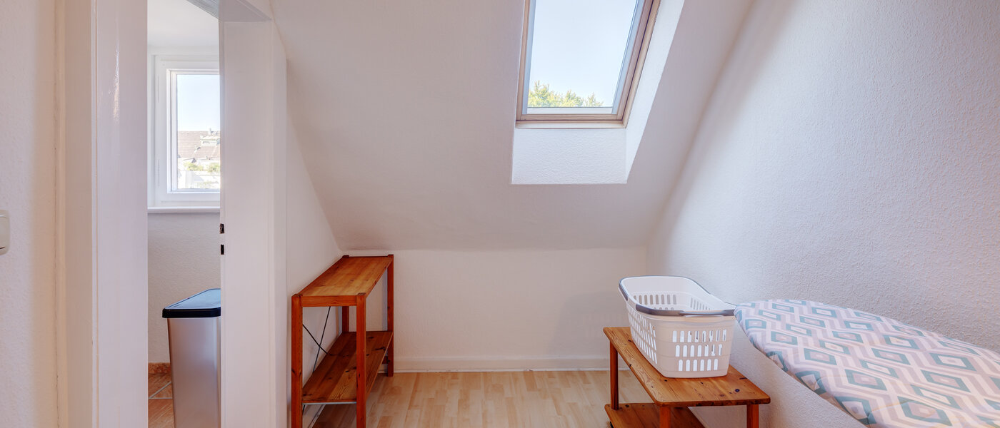 アティック・フラット（屋根裏） München Nymphenburg 01 家事室 13654