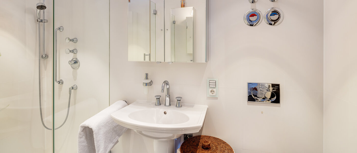 アティック・フラット（屋根裏） München Solln 03 浴室 13669