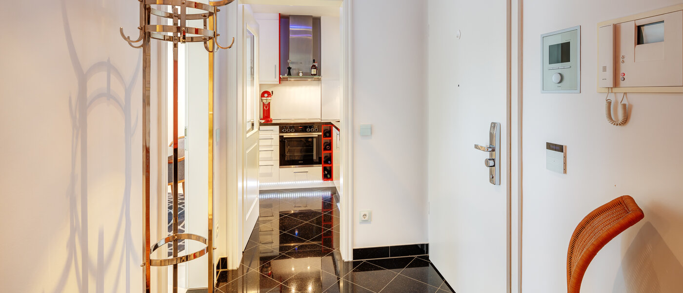 アティック・フラット（屋根裏） München Solln 03 玄関入り口 13669