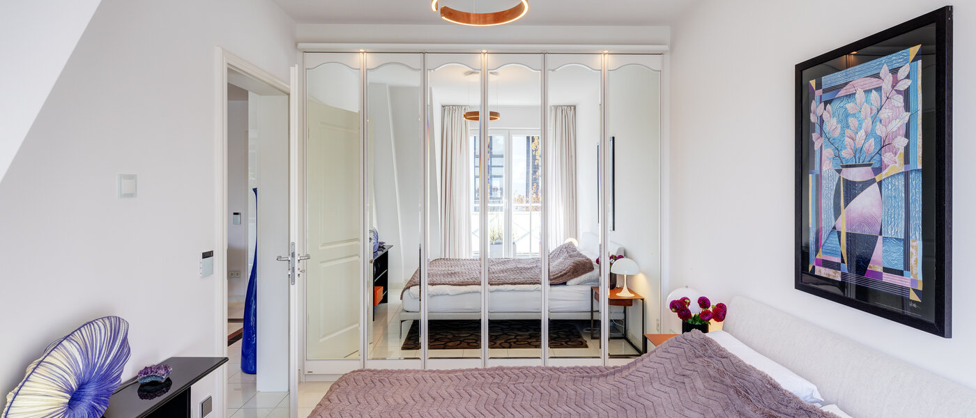 アティック・フラット（屋根裏） München Solln 01 寝室 13669