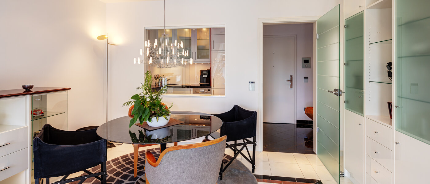 アティック・フラット（屋根裏） München Solln 05 リビングルーム 13669