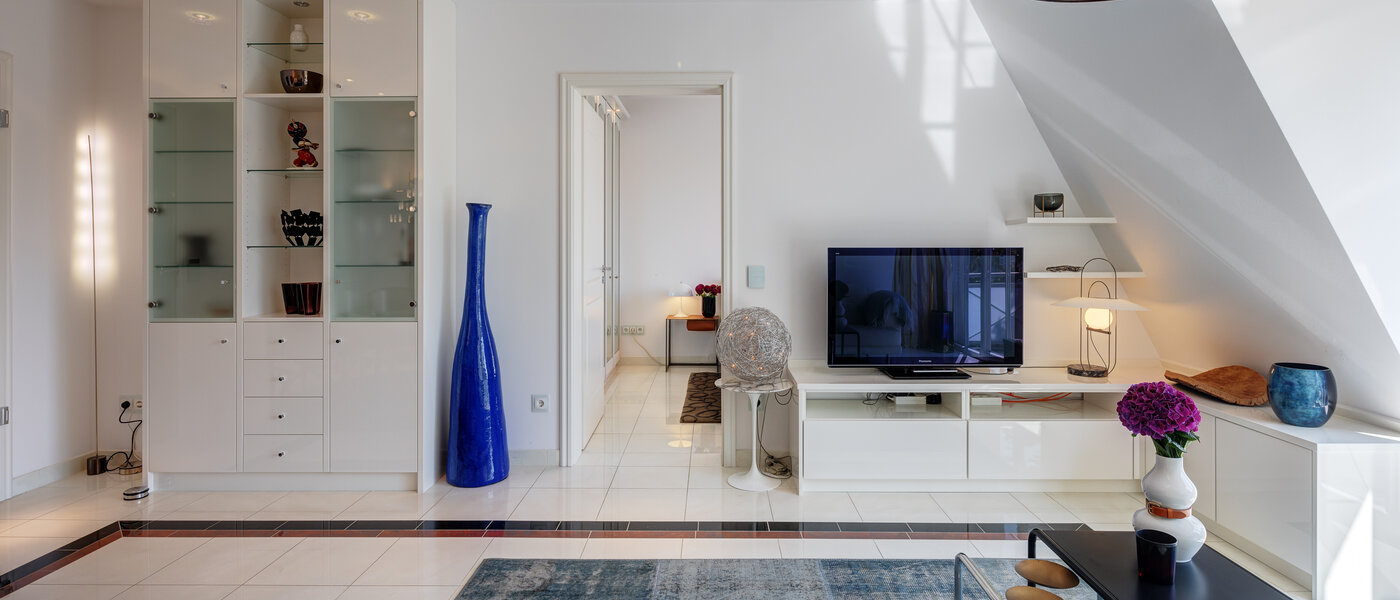 アティック・フラット（屋根裏） München Solln 06 リビングルーム 13669