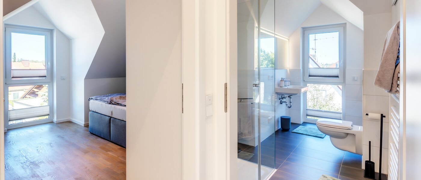 アティック・フラット（屋根裏） Aschheim 07 玄関入り口 13679