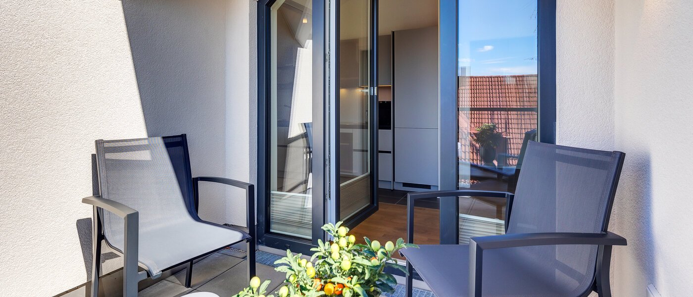 アティック・フラット（屋根裏） Aschheim 01 ベランダ 13679