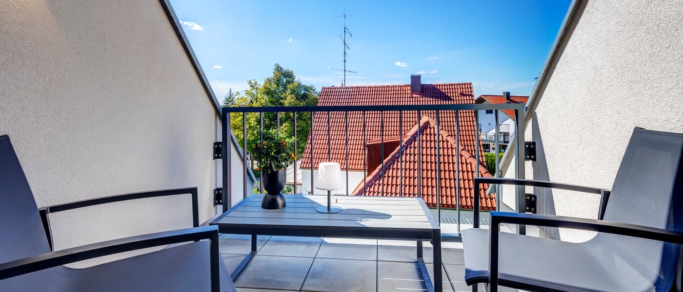 アティック・フラット（屋根裏） Aschheim 02 ベランダ 13679