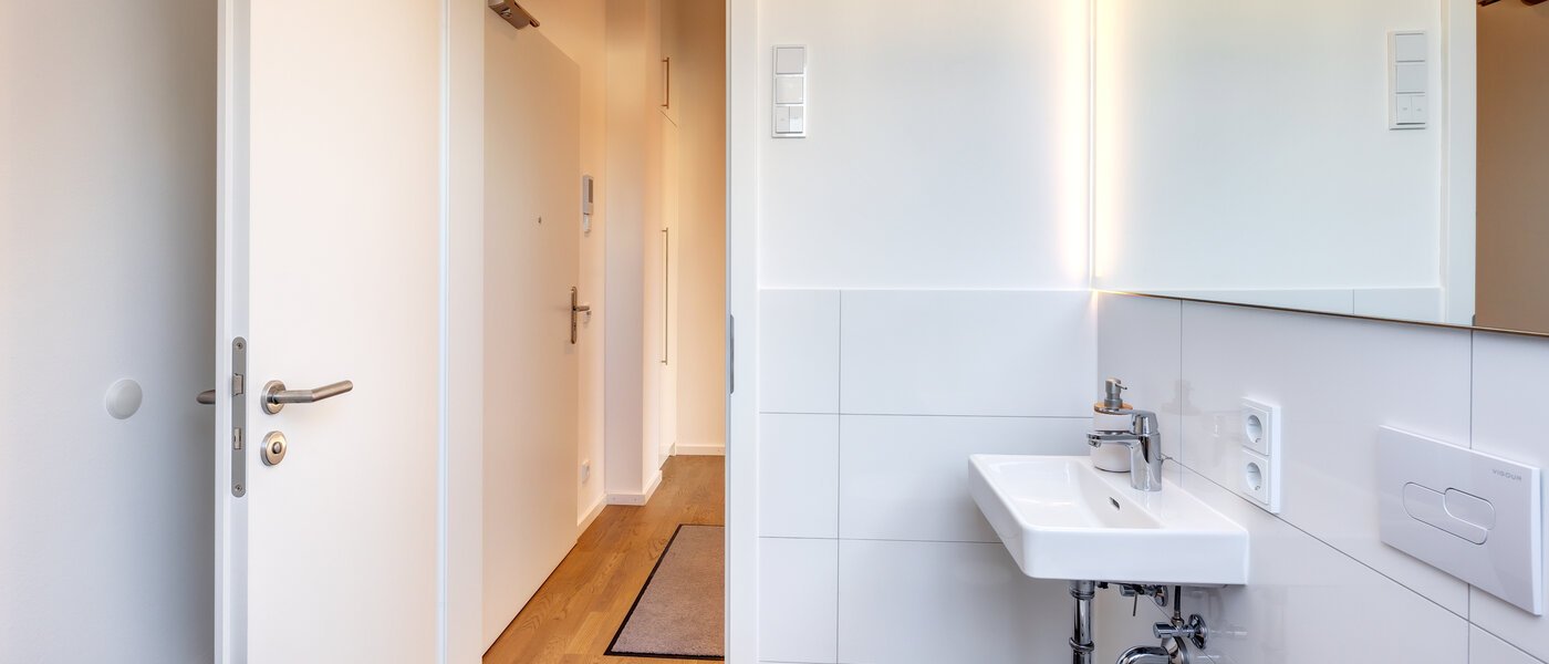 アティック・フラット（屋根裏） Aschheim 03 ゲスト用 WC 13679