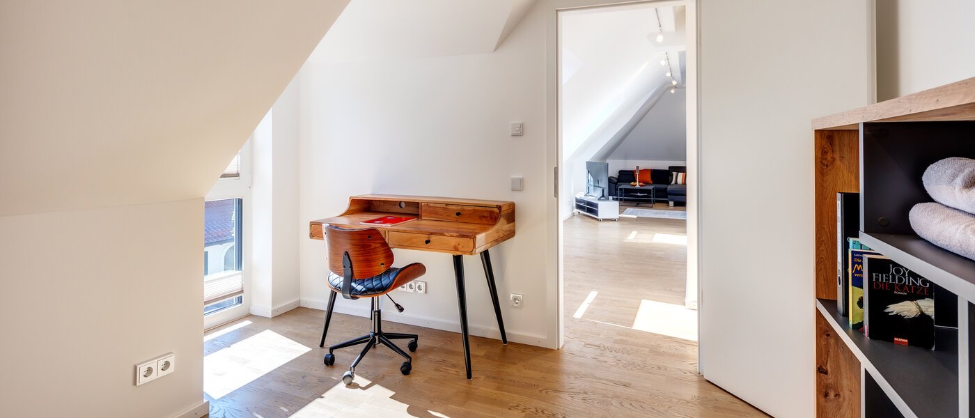 アティック・フラット（屋根裏） Aschheim 01 ワークルーム/ゲストルーム 13679
