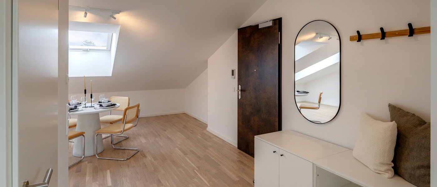 アティック・フラット（屋根裏） Haar 02 玄関入り口 13695