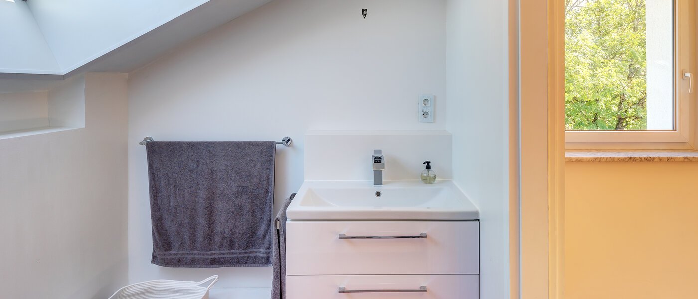 テラスハウス角住宅 Eichenau 03 ２つめの浴室 13696