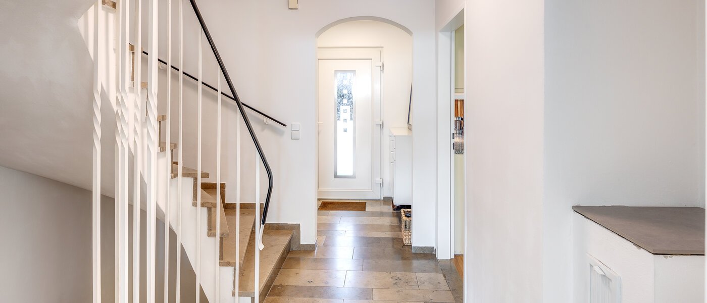 テラスハウス角住宅 Eichenau 01 玄関入り口 13696