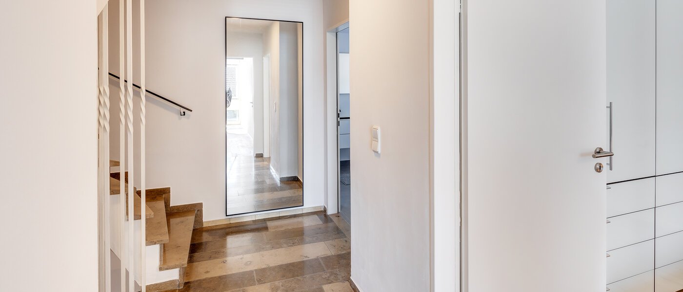 テラスハウス角住宅 Eichenau 06 玄関入り口 13696