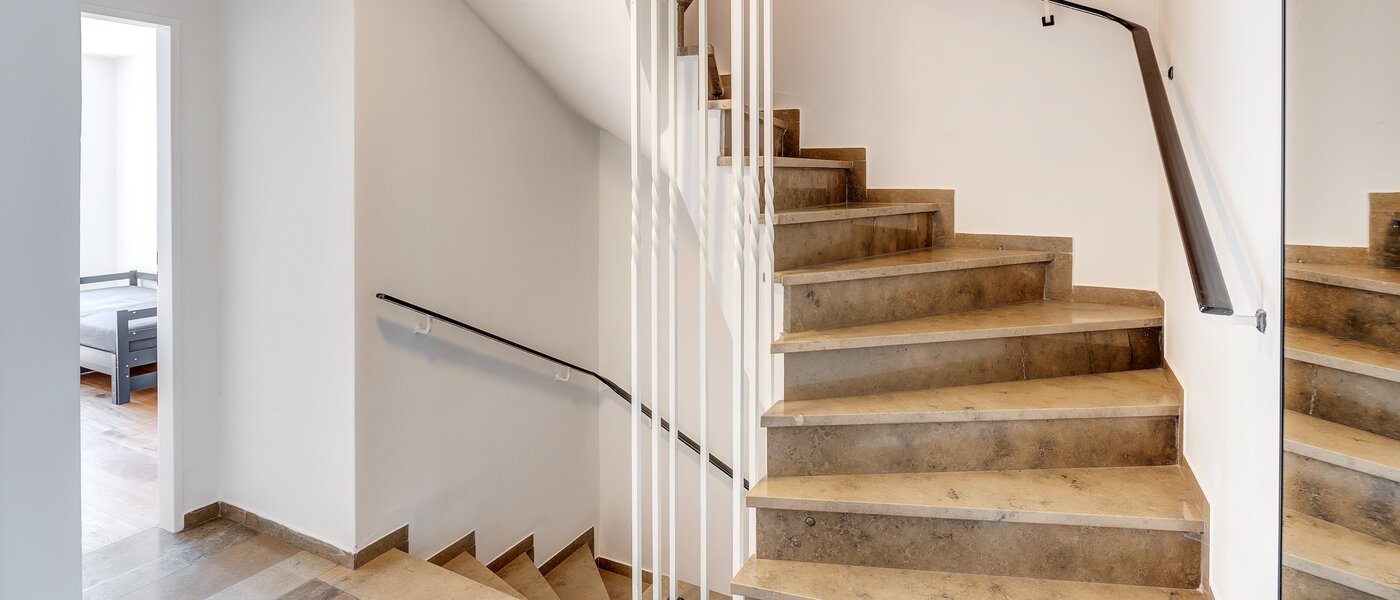 テラスハウス角住宅 Eichenau 07 玄関入り口 13696