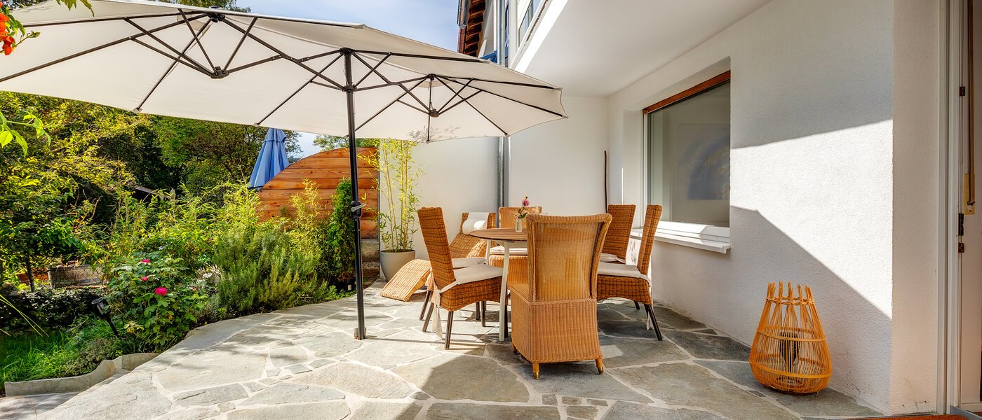 テラスハウス角住宅 Eichenau 02 テラス・ポーチ 13696