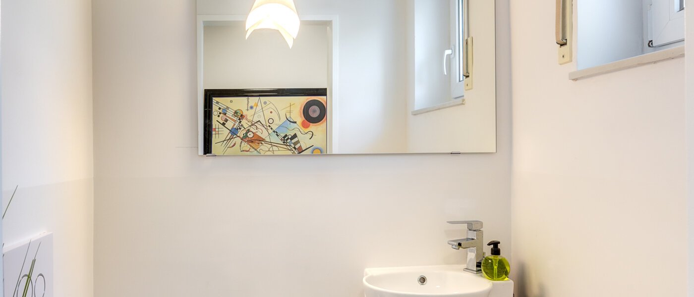 テラスハウス角住宅 Eichenau 01 ゲスト用 WC 13696