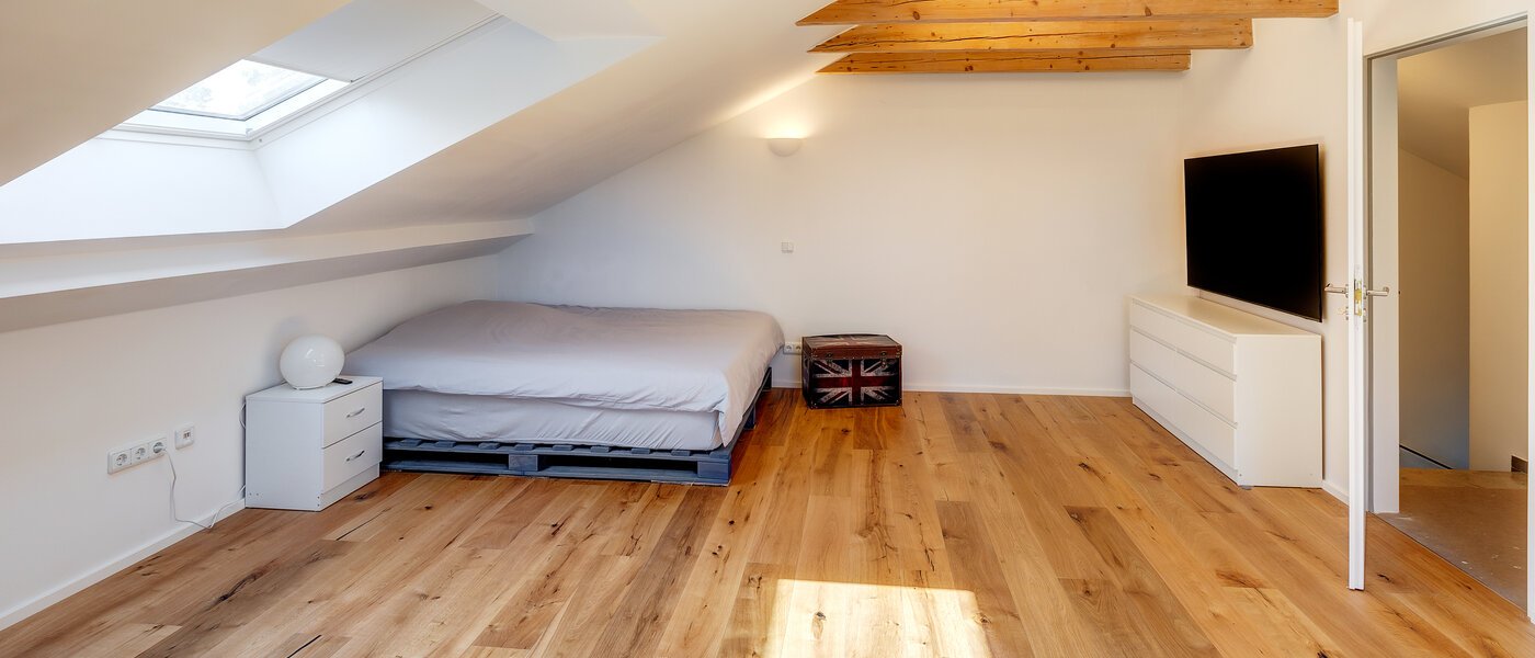 テラスハウス角住宅 Eichenau 01 3.　寝室 13696