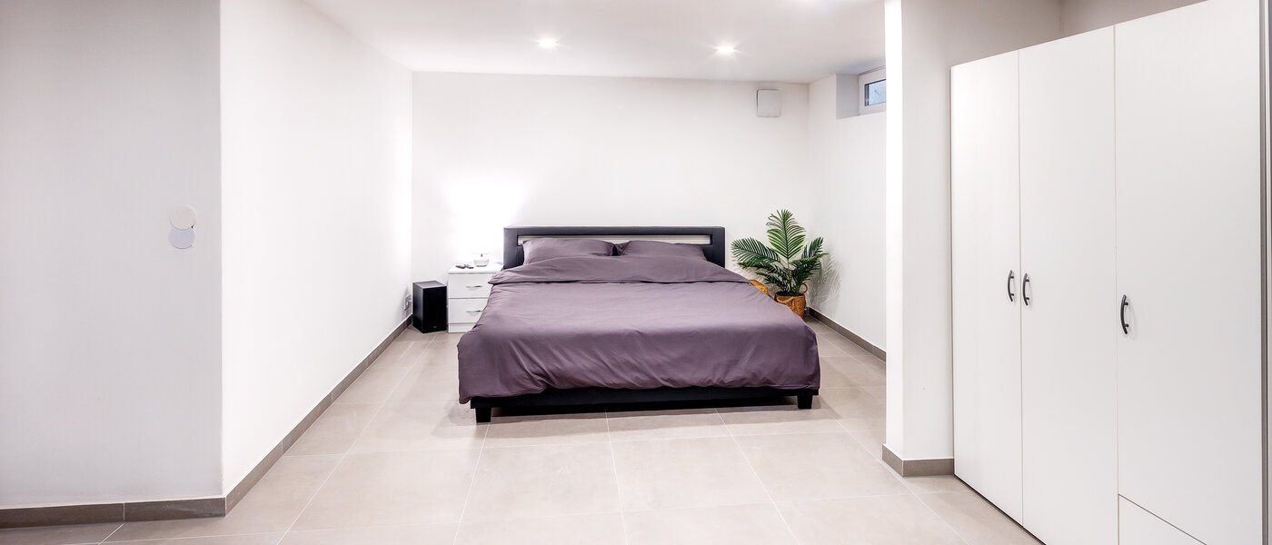 テラスハウス角住宅 Eichenau 01 ゲストルーム 13696