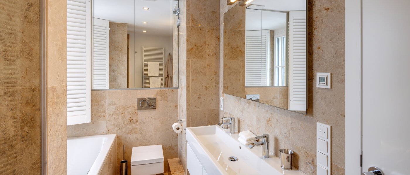 メゾネット・マンション（複数階にわたるマンション） München Altbogenhausen 02 1つめの浴室 13706