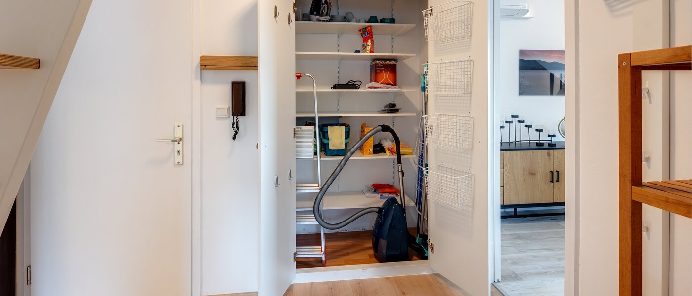 アティック・フラット（屋根裏） Eching 03 玄関入り口 13716