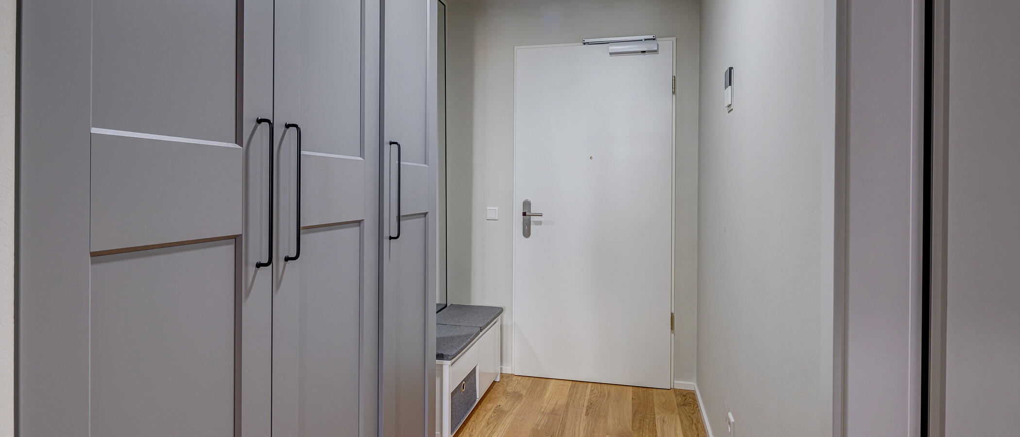 庭付き住宅 Neuried 01 玄関入り口 13774