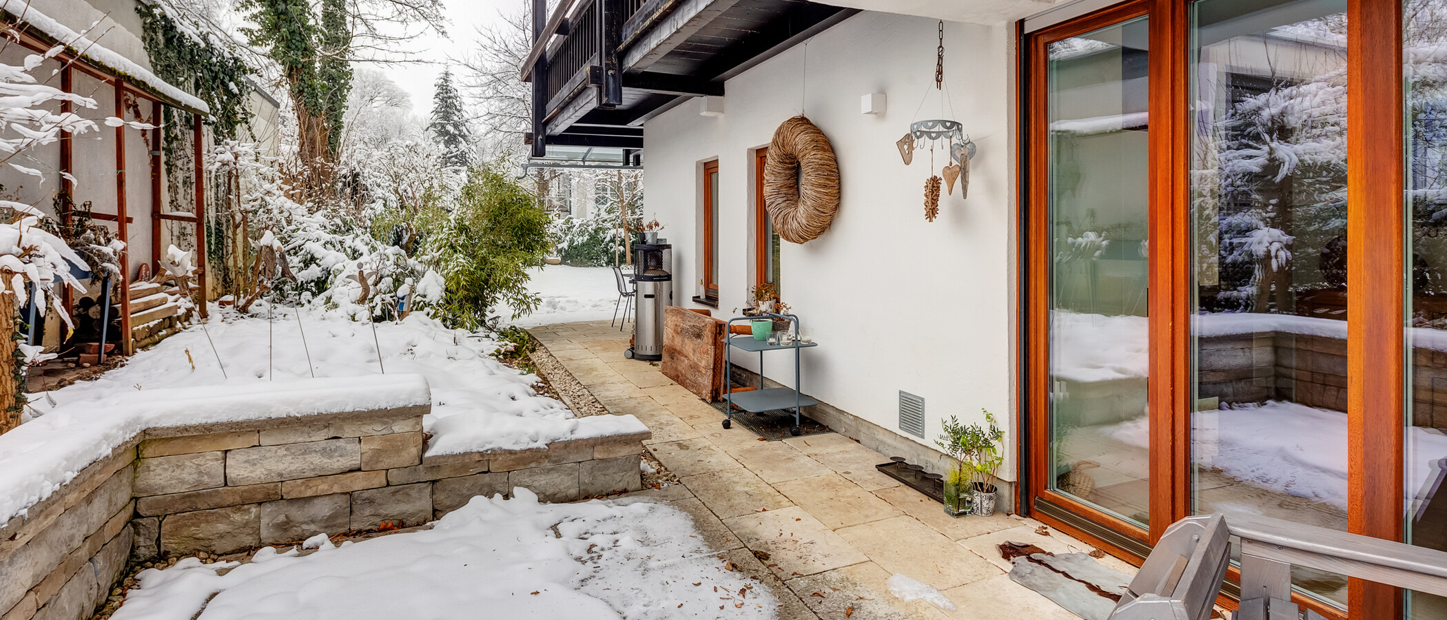 セミ・デタッチド・ハウス（一戸建てを二つに分けた家屋） München Solln 02 テラス・ポーチ 13810