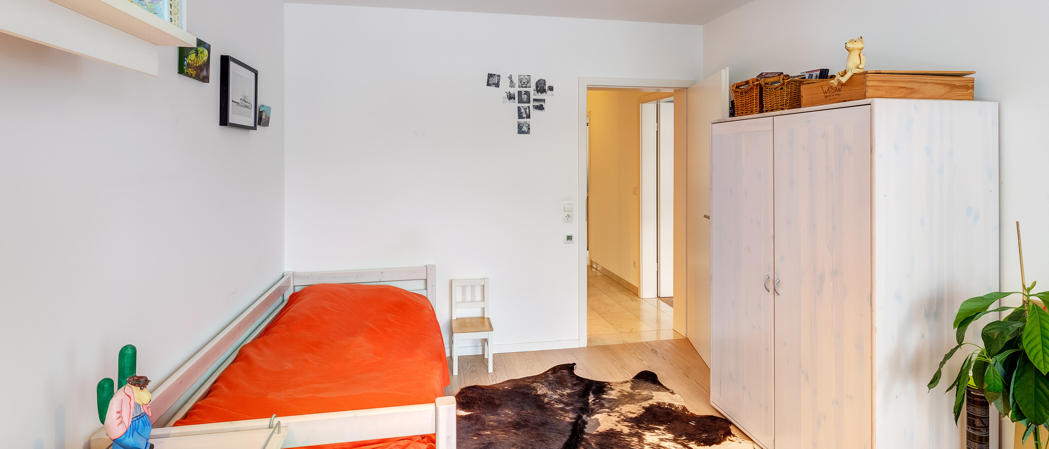 セミ・デタッチド・ハウス（一戸建てを二つに分けた家屋） München Solln 03 3.　寝室 13810