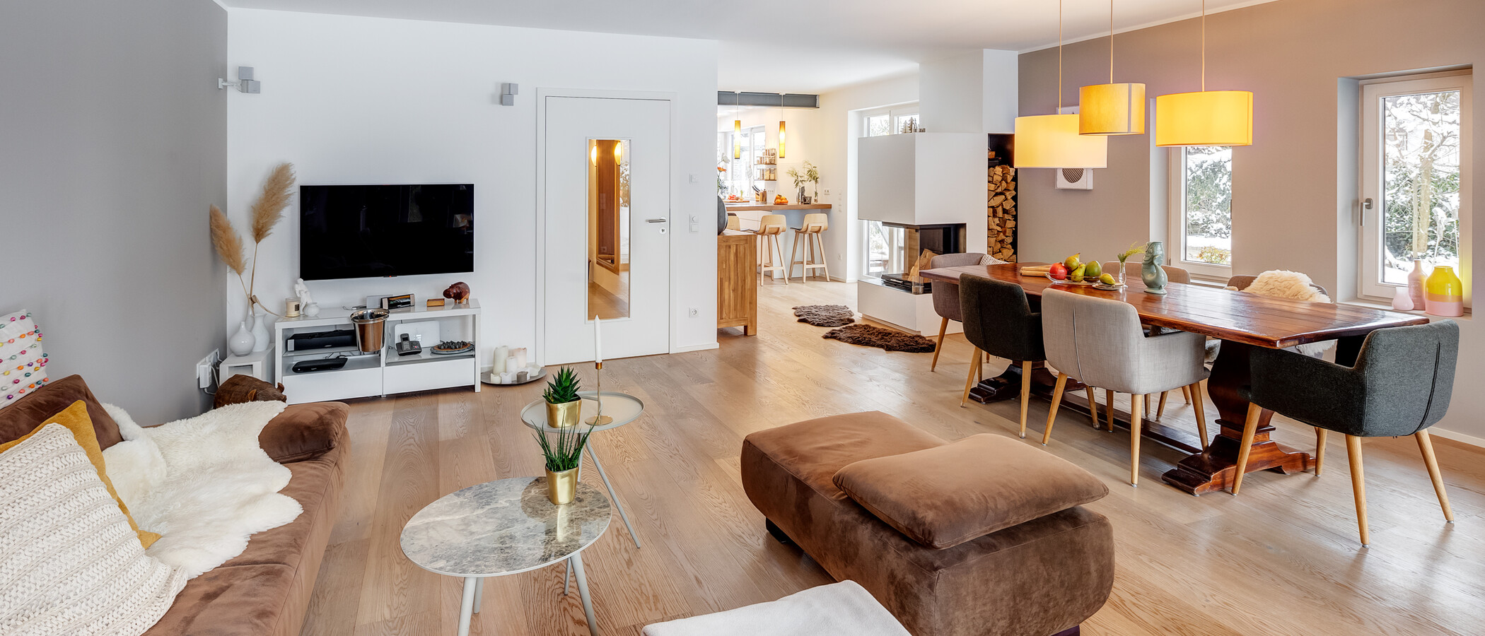 セミ・デタッチド・ハウス（一戸建てを二つに分けた家屋） München Solln 01 リビングエリア 13810