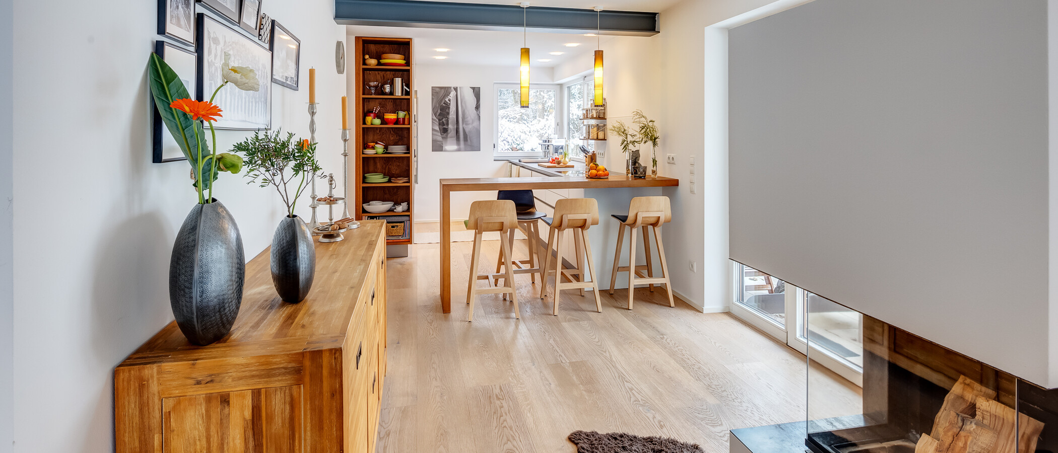 セミ・デタッチド・ハウス（一戸建てを二つに分けた家屋） München Solln 06 リビングエリア 13810