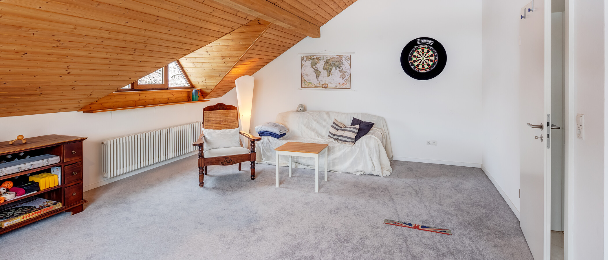 セミ・デタッチド・ハウス（一戸建てを二つに分けた家屋） München Solln 02 ゲストルーム 13810