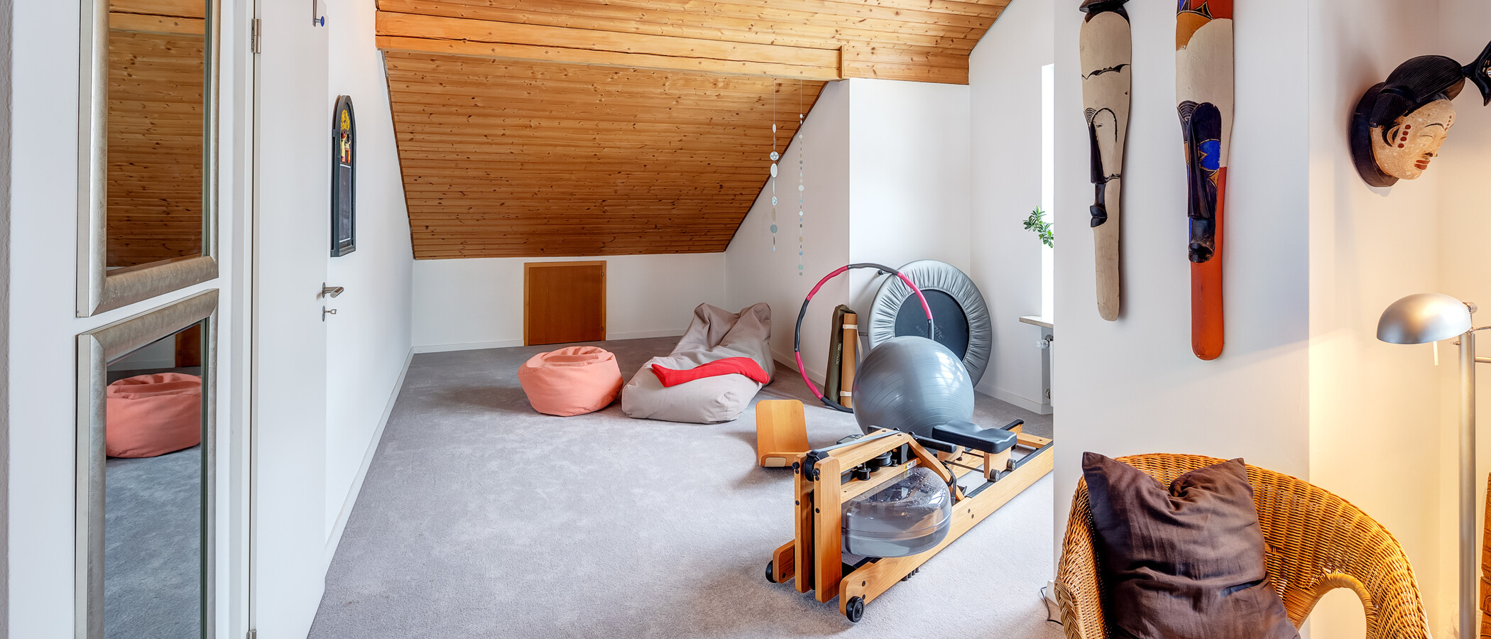 セミ・デタッチド・ハウス（一戸建てを二つに分けた家屋） München Solln 04 ゲストルーム 13810