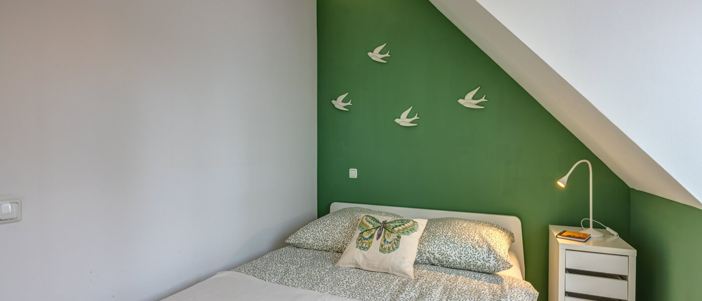 アティック・フラット（屋根裏） München Schwabing (rechts der Leopoldstraße) 01 寝室 13837