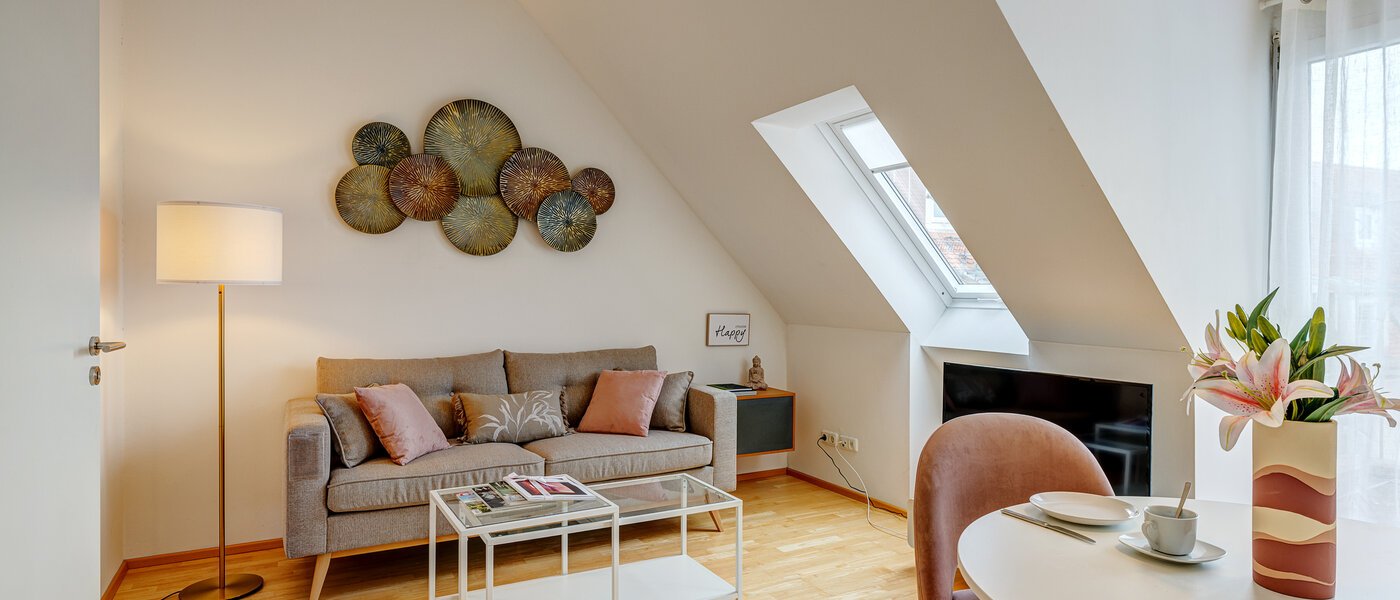 アティック・フラット（屋根裏） München Schwabing (rechts der Leopoldstraße) 02 リビングルーム 13837