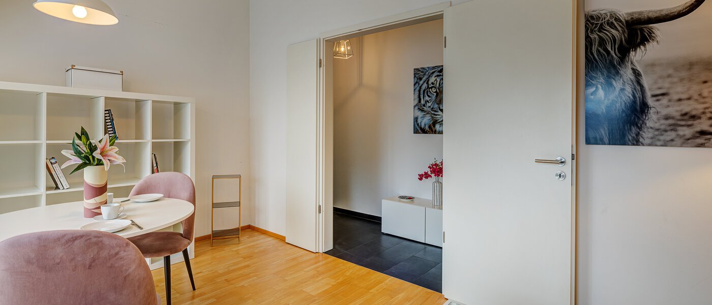 アティック・フラット（屋根裏） München Schwabing (rechts der Leopoldstraße) 04 リビングルーム 13837