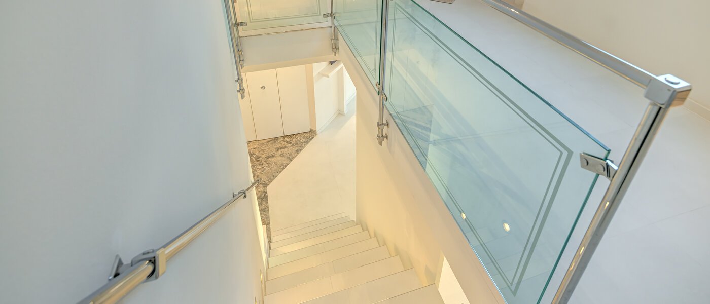 複層－回廊住宅 München Bogenhausen 05 玄関入り口 13849