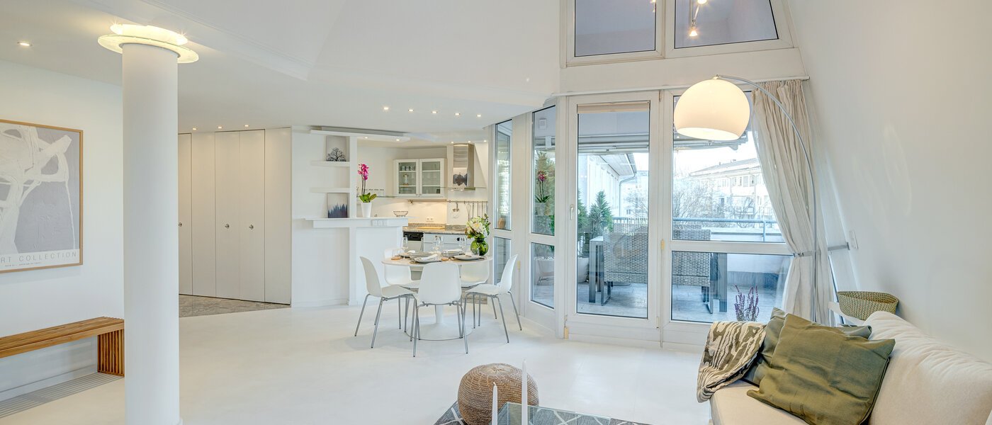 複層－回廊住宅 München Bogenhausen 04 リビングエリア 13849