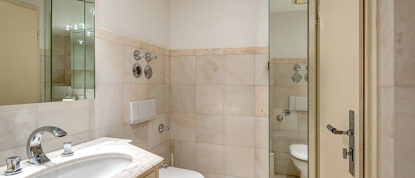 複層－回廊住宅 München Bogenhausen 02 1つめの浴室 13849