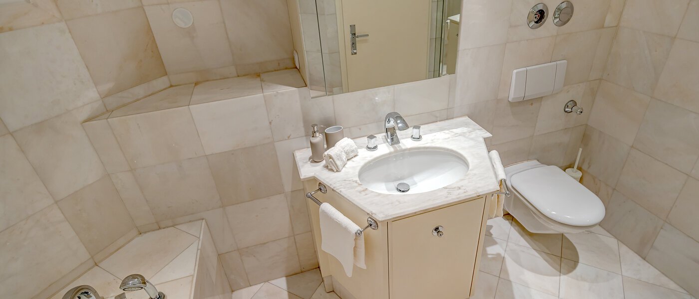 複層－回廊住宅 München Bogenhausen 03 1つめの浴室 13849