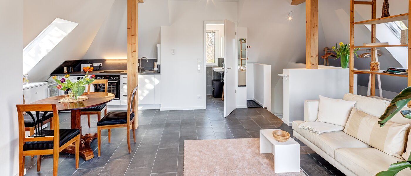 アティック・フラット（屋根裏） München Waldtrudering 03 リビングエリア 13853