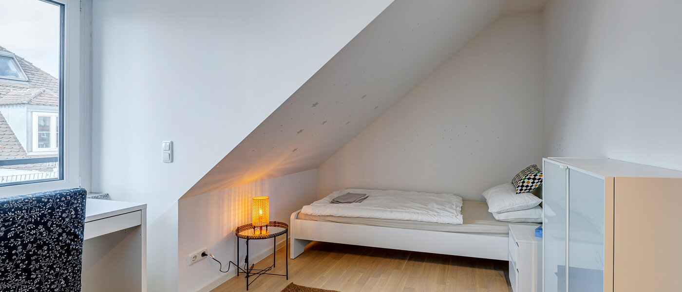 アティック・フラット（屋根裏） München Ludwigsvorstadt 04 3.　寝室 13896